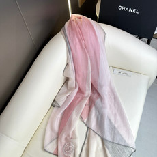 CHANEL2026新款到,重点推荐!!!高级舒适时髦气质。香奈儿这款触动内心的柔美围巾,无法模仿的颜色和气质!!!围巾 CHANEL2026新款到,重点推荐!!!高级舒适时髦气质。香奈儿这款触动内心的柔美围巾,无法模仿的颜色和气质!!!围巾