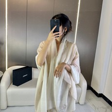 CHANEL2026新款到,重点推荐!!!高级舒适时髦气质。香奈儿这款触动内心的柔美围巾,无法模仿的颜色和气质!!!围巾 CHANEL2026新款到,重点推荐!!!高级舒适时髦气质。香奈儿这款触动内心的柔美围巾,无法模仿的颜色和气质!!!围巾