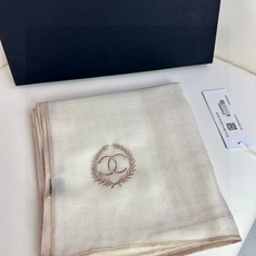 CHANEL2026新款到,重点推荐!!!高级舒适时髦气质。香奈儿这款触动内心的柔美围巾,无法模仿的颜色和气质!!!围巾 CHANEL2026新款到,重点推荐!!!高级舒适时髦气质。香奈儿这款触动内心的柔美围巾,无法模仿的颜色和气质!!!围巾