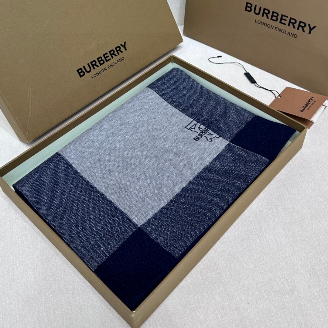 Burberry爆款上新 高端男士围巾👍【TB羊绒格纹】独家牛货🐂  奢华尽在尺寸之间，高端品质‼️具有超高羊绒品质才会