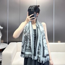 ▪️气质出众的不得了!Dior的稀有限量设计】这款属于我声嘶力竭推荐新朋友老朋友都要收,高级的特殊面料质感和超赞的Dio ▪️气质出众的不得了!Dior的稀有限量设计】这款属于我声嘶力竭推荐新朋友老朋友都要收,高级的特殊面料质感和超赞的Dio