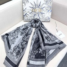 ▪️气质出众的不得了!Dior的稀有限量设计】这款属于我声嘶力竭推荐新朋友老朋友都要收,高级的特殊面料质感和超赞的Dio ▪️气质出众的不得了!Dior的稀有限量设计】这款属于我声嘶力竭推荐新朋友老朋友都要收,高级的特殊面料质感和超赞的Dio