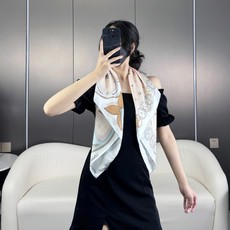 2024年Lv爆款到,超级软糯丝滑~触感真的绝了!!围过这样的丝巾,其他面料的都会觉得不够舒服!大牌才有的设计水准!高级 2024年Lv爆款到,超级软糯丝滑~触感真的绝了!!围过这样的丝巾,其他面料的都会觉得不够舒服!大牌才有的设计水准!高级