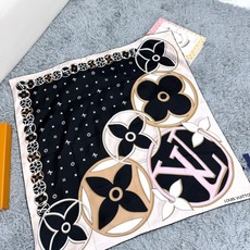 2024年Lv爆款到,超级软糯丝滑~触感真的绝了!!围过这样的丝巾,其他面料的都会觉得不够舒服!大牌才有的设计水准!高级 2024年Lv爆款到,超级软糯丝滑~触感真的绝了!!围过这样的丝巾,其他面料的都会觉得不够舒服!大牌才有的设计水准!高级