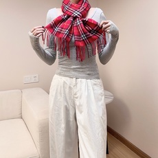 上新❤️新年红提前来啦!王牌口碑burberry经典羊绒格子围巾‼️专柜最新品相,目前专柜都换上了新标👍经典中的经典.全 上新❤️新年红提前来啦!王牌口碑burberry经典羊绒格子围巾‼️专柜最新品相,目前专柜都换上了新标👍经典中的经典.全