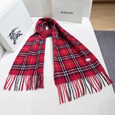 上新❤️新年红提前来啦!王牌口碑burberry经典羊绒格子围巾‼️专柜最新品相,目前专柜都换上了新标👍经典中的经典.全 上新❤️新年红提前来啦!王牌口碑burberry经典羊绒格子围巾‼️专柜最新品相,目前专柜都换上了新标👍经典中的经典.全