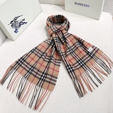上新❤️新年红提前来啦!王牌口碑burberry经典羊绒格子围巾‼️专柜最新品相,目前专柜都换上了新标👍经典中的经典.全 上新❤️新年红提前来啦!王牌口碑burberry经典羊绒格子围巾‼️专柜最新品相,目前专柜都换上了新标👍经典中的经典.全