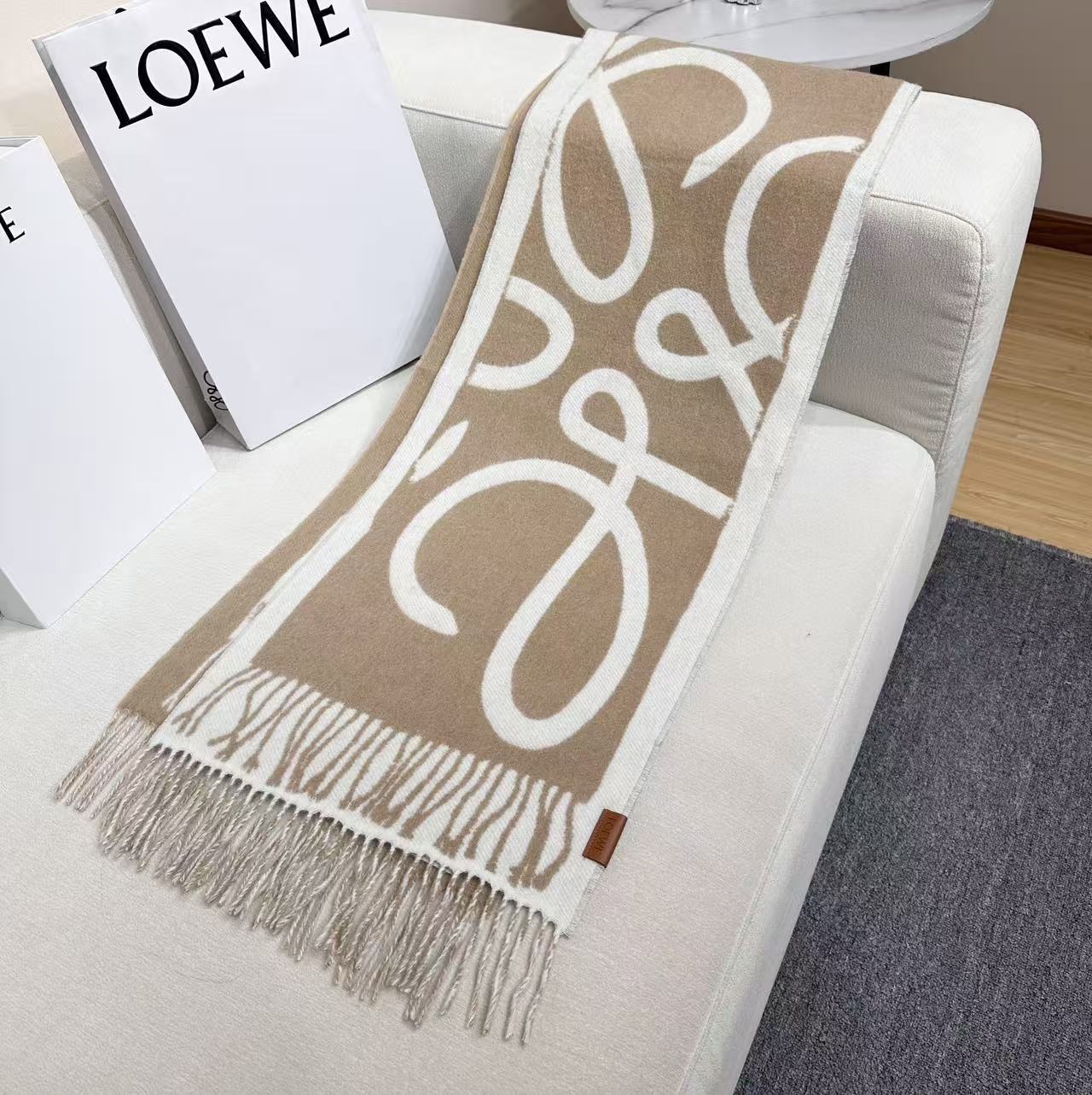 ❤️上新！Loewe新品❗️罗意威很幸運拿到這個品牌的東西，真的不多見，很少在國內做訂單，款式真的少的可怜❗️❗️❗️羅