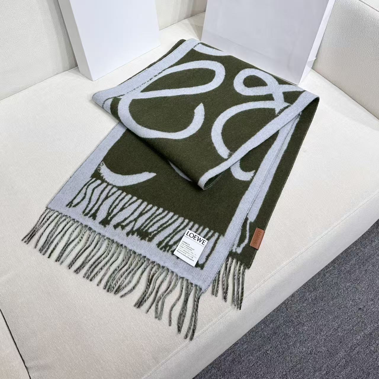 ❤️上新！Loewe新品❗️罗意威很幸運拿到這個品牌的東西，真的不多見，很少在國內做訂單，款式真的少的可怜❗️❗️❗️羅