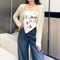 “轻扬花衣”hermes ~90厘米方巾 手工卷边斜纹真丝方巾(100%桑蚕丝)。 爱马仕丝巾是创意和作品故事的无限源泉 “轻扬花衣”hermes ~90厘米方巾 手工卷边斜纹真丝方巾(100%桑蚕丝)。 爱马仕丝巾是创意和作品故事的无限源泉