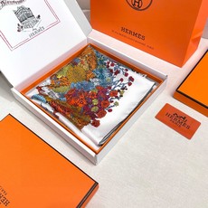 “轻扬花衣”hermes ~90厘米方巾 手工卷边斜纹真丝方巾(100%桑蚕丝)。 爱马仕丝巾是创意和作品故事的无限源泉 “轻扬花衣”hermes ~90厘米方巾 手工卷边斜纹真丝方巾(100%桑蚕丝)。 爱马仕丝巾是创意和作品故事的无限源泉