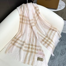 2024爆款巴宝利 🧣万众瞩目战马绣标经典版到货🎆最优质的年轻设计师推出的最新概念👓搭配调色纱染再色织🎉交织在一起形成新 2024爆款巴宝利 🧣万众瞩目战马绣标经典版到货🎆最优质的年轻设计师推出的最新概念👓搭配调色纱染再色织🎉交织在一起形成新