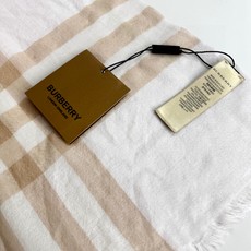 2024爆款巴宝利 🧣万众瞩目战马绣标经典版到货🎆最优质的年轻设计师推出的最新概念👓搭配调色纱染再色织🎉交织在一起形成新 2024爆款巴宝利 🧣万众瞩目战马绣标经典版到货🎆最优质的年轻设计师推出的最新概念👓搭配调色纱染再色织🎉交织在一起形成新