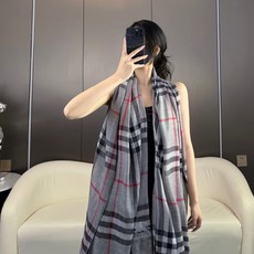 2024爆款巴宝利 🧣万众瞩目战马绣标经典版到货🎆最优质的年轻设计师推出的最新概念👓搭配调色纱染再色织🎉交织在一起形成新 2024爆款巴宝利 🧣万众瞩目战马绣标经典版到货🎆最优质的年轻设计师推出的最新概念👓搭配调色纱染再色织🎉交织在一起形成新