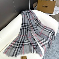 2024爆款巴宝利 🧣万众瞩目战马绣标经典版到货🎆最优质的年轻设计师推出的最新概念👓搭配调色纱染再色织🎉交织在一起形成新 2024爆款巴宝利 🧣万众瞩目战马绣标经典版到货🎆最优质的年轻设计师推出的最新概念👓搭配调色纱染再色织🎉交织在一起形成新