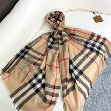 2024爆款巴宝利 🧣万众瞩目战马绣标经典版到货🎆最优质的年轻设计师推出的最新概念👓搭配调色纱染再色织🎉交织在一起形成新 2024爆款巴宝利 🧣万众瞩目战马绣标经典版到货🎆最优质的年轻设计师推出的最新概念👓搭配调色纱染再色织🎉交织在一起形成新