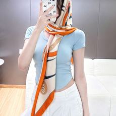 【高品质】 上新❤️ 爱马仕 | (清晨漫步)大三角巾 | 手工卷边山羊绒和真丝混纺大三角巾(70%山羊绒,30%桑蚕 【高品质】 上新❤️ 爱马仕 | (清晨漫步)大三角巾 | 手工卷边山羊绒和真丝混纺大三角巾(70%山羊绒,30%桑蚕