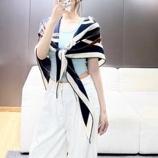 【高品质】 上新❤️ 爱马仕 | (清晨漫步)大三角巾 | 手工卷边山羊绒和真丝混纺大三角巾(70%山羊绒,30%桑蚕 【高品质】 上新❤️ 爱马仕 | (清晨漫步)大三角巾 | 手工卷边山羊绒和真丝混纺大三角巾(70%山羊绒,30%桑蚕