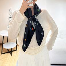 🆕 上新❤️Lv-90双面,方巾以四叶草、海底为灵感,以工致笔触为华美桑蚕丝描绘瞩目设计。LV和动物Monogram 🆕 上新❤️Lv-90双面,方巾以四叶草、海底为灵感,以工致笔触为华美桑蚕丝描绘瞩目设计。LV和动物Monogram