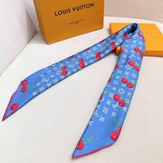 🆕 欧阳娜娜同款,专柜一条难求😂极致双面印花! LV x TM Monogram Cerise 桑蚕丝方巾出自路 🆕 欧阳娜娜同款,专柜一条难求😂极致双面印花! LV x TM Monogram Cerise 桑蚕丝方巾出自路