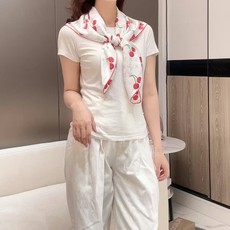 🆕 欧阳娜娜同款,专柜一条难求😂极致双面印花! LV x TM Monogram Cerise 桑蚕丝方巾出自路 🆕 欧阳娜娜同款,专柜一条难求😂极致双面印花! LV x TM Monogram Cerise 桑蚕丝方巾出自路