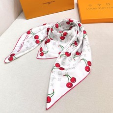 🆕 欧阳娜娜同款,专柜一条难求😂极致双面印花! LV x TM Monogram Cerise 桑蚕丝方巾出自路 🆕 欧阳娜娜同款,专柜一条难求😂极致双面印花! LV x TM Monogram Cerise 桑蚕丝方巾出自路