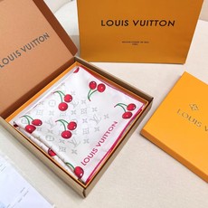 🆕 欧阳娜娜同款,专柜一条难求😂极致双面印花! LV x TM Monogram Cerise 桑蚕丝方巾出自路 🆕 欧阳娜娜同款,专柜一条难求😂极致双面印花! LV x TM Monogram Cerise 桑蚕丝方巾出自路