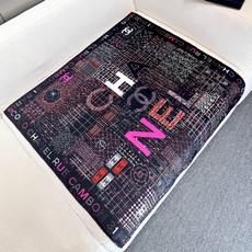 🆕 。品名: 多彩康鹏 面料:真丝 尺寸:90*90 颜色:黑色 米白色 时尚就是经典不断变换的过程 经典重现 香家 🆕 。品名: 多彩康鹏 面料:真丝 尺寸:90*90 颜色:黑色 米白色 时尚就是经典不断变换的过程 经典重现 香家