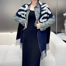 🆕 ✨Jacquemus 双面围巾❗今年真的被疯狂种草 今年冬天就非宠这条 好看的要疯掉了,太有型太有魅力了❗❗非常斯 🆕 ✨Jacquemus 双面围巾❗今年真的被疯狂种草 今年冬天就非宠这条 好看的要疯掉了,太有型太有魅力了❗❗非常斯