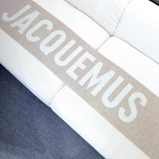 🆕 ✨Jacquemus 双面围巾❗今年真的被疯狂种草 今年冬天就非宠这条 好看的要疯掉了,太有型太有魅力了❗❗非常斯 🆕 ✨Jacquemus 双面围巾❗今年真的被疯狂种草 今年冬天就非宠这条 好看的要疯掉了,太有型太有魅力了❗❗非常斯