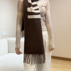 🆕 ✨Jacquemus 双面围巾❗今年真的被疯狂种草 今年冬天就非宠这条 好看的要疯掉了,太有型太有魅力了❗❗非常斯 🆕 ✨Jacquemus 双面围巾❗今年真的被疯狂种草 今年冬天就非宠这条 好看的要疯掉了,太有型太有魅力了❗❗非常斯