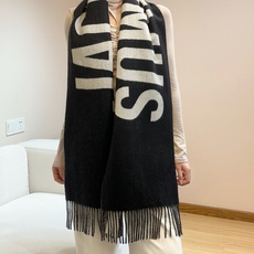 🆕 ✨Jacquemus 双面围巾❗今年真的被疯狂种草 今年冬天就非宠这条 好看的要疯掉了,太有型太有魅力了❗❗非常斯 🆕 ✨Jacquemus 双面围巾❗今年真的被疯狂种草 今年冬天就非宠这条 好看的要疯掉了,太有型太有魅力了❗❗非常斯
