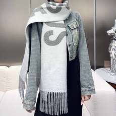 🆕 ✨Jacquemus 双面围巾❗今年真的被疯狂种草 今年冬天就非宠这条 好看的要疯掉了,太有型太有魅力了❗❗非常斯 🆕 ✨Jacquemus 双面围巾❗今年真的被疯狂种草 今年冬天就非宠这条 好看的要疯掉了,太有型太有魅力了❗❗非常斯