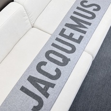 🆕 ✨Jacquemus 双面围巾❗今年真的被疯狂种草 今年冬天就非宠这条 好看的要疯掉了,太有型太有魅力了❗❗非常斯 🆕 ✨Jacquemus 双面围巾❗今年真的被疯狂种草 今年冬天就非宠这条 好看的要疯掉了,太有型太有魅力了❗❗非常斯