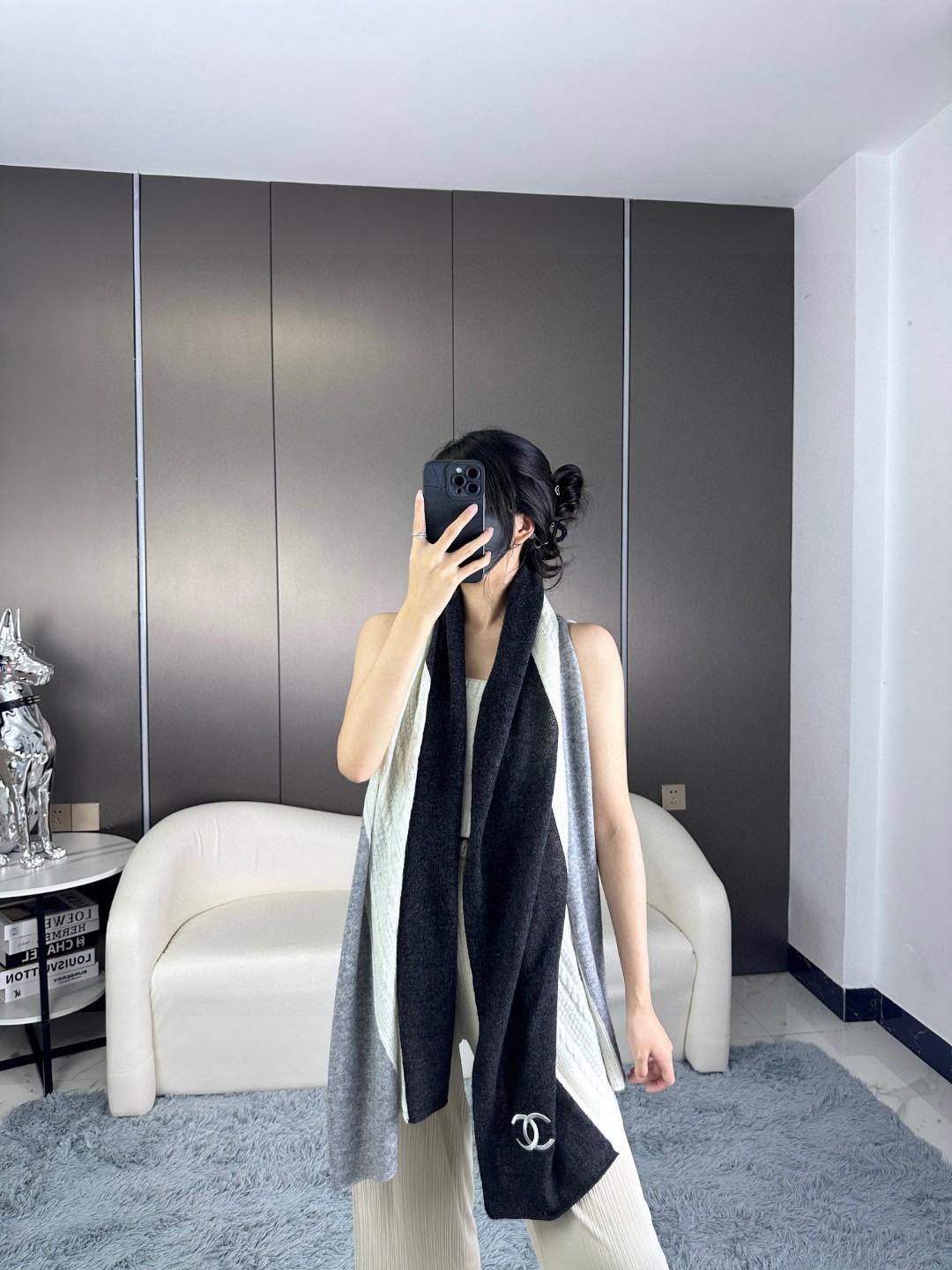 上新！2023年👑香奈儿专柜新款围巾 ‼妥妥的女主风，保暖又时尚，可当围巾，可当披肩！美翻了[流泪]御用殿堂级极品‼新款