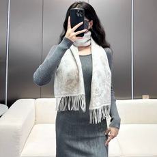 🆕 上新!2025秋冬爱㐷士男女同款,同步专柜,高端羊绒围巾! 可正式,可随意,非常Classical的设计。这款织 🆕 上新!2025秋冬爱㐷士男女同款,同步专柜,高端羊绒围巾! 可正式,可随意,非常Classical的设计。这款织
