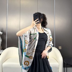🆕 2025年专柜同步 最新款Hermes【双面同色】【跃动的马儿 140】‼️顶级丝羊绒工艺超值‼️爱马仕专柜爆款🎁 🆕 2025年专柜同步 最新款Hermes【双面同色】【跃动的马儿 140】‼️顶级丝羊绒工艺超值‼️爱马仕专柜爆款🎁