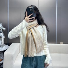 🆕 上新!2024年男女同款,百分百纯羊绒 LOEWE(罗意微)同步专柜,高端羊绒针织围巾!】可正式,可随意,非常 🆕 上新!2024年男女同款,百分百纯羊绒 LOEWE(罗意微)同步专柜,高端羊绒针织围巾!】可正式,可随意,非常