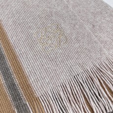 🆕 上新!2024年男女同款,百分百纯羊绒 LOEWE(罗意微)同步专柜,高端羊绒针织围巾!】可正式,可随意,非常 🆕 上新!2024年男女同款,百分百纯羊绒 LOEWE(罗意微)同步专柜,高端羊绒针织围巾!】可正式,可随意,非常
