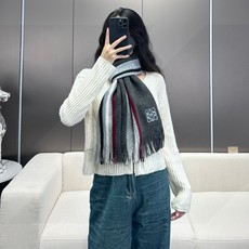 🆕 上新!2024年男女同款,百分百纯羊绒 LOEWE(罗意微)同步专柜,高端羊绒针织围巾!】可正式,可随意,非常 🆕 上新!2024年男女同款,百分百纯羊绒 LOEWE(罗意微)同步专柜,高端羊绒针织围巾!】可正式,可随意,非常