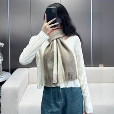 🆕 上新!2024年男女同款,百分百纯羊绒 LOEWE(罗意微)同步专柜,高端羊绒针织围巾!】可正式,可随意,非常 🆕 上新!2024年男女同款,百分百纯羊绒 LOEWE(罗意微)同步专柜,高端羊绒针织围巾!】可正式,可随意,非常