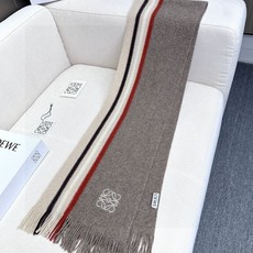 上新!2024年男女同款,百分百纯羊绒 LOEWE(罗意微)同步专柜,高端羊绒针织围巾!】可正式,可随意,非常Class 上新!2024年男女同款,百分百纯羊绒 LOEWE(罗意微)同步专柜,高端羊绒针织围巾!】可正式,可随意,非常Class