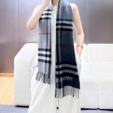 🆕 上新!𝐁𝐮𝐫𝐛𝐞𝐫𝐫. 《格纹拼色围巾 》驼色拼焦糖色 Size:168x30cm 100%Lana羊绒 经典 🆕 上新!𝐁𝐮𝐫𝐛𝐞𝐫𝐫. 《格纹拼色围巾 》驼色拼焦糖色 Size:168x30cm 100%Lana羊绒 经典