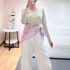🆕 “正在接通中”90方巾 【18mm顶级真丝双面同色印花】手工卷边斜纹真丝方巾(100%桑蚕丝)。 这款爱马仕的经 🆕 “正在接通中”90方巾 【18mm顶级真丝双面同色印花】手工卷边斜纹真丝方巾(100%桑蚕丝)。 这款爱马仕的经