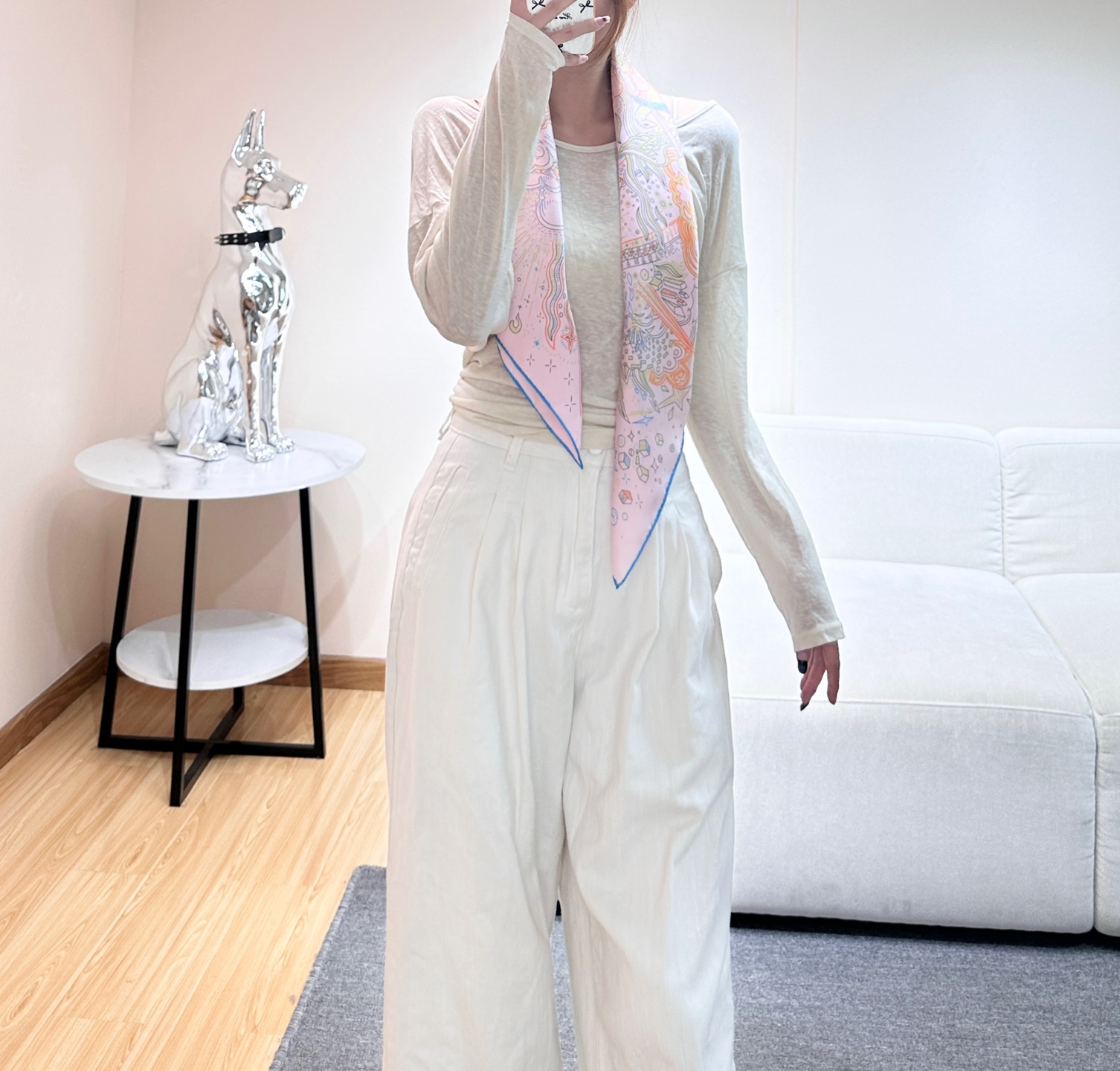 🆕 “正在接通中”90方巾 【18mm顶级真丝双面同色印花】手工卷边斜纹真丝方巾(100%桑蚕丝)。 这款爱马仕的经 🆕 “正在接通中”90方巾 【18mm顶级真丝双面同色印花】手工卷边斜纹真丝方巾(100%桑蚕丝)。 这款爱马仕的经