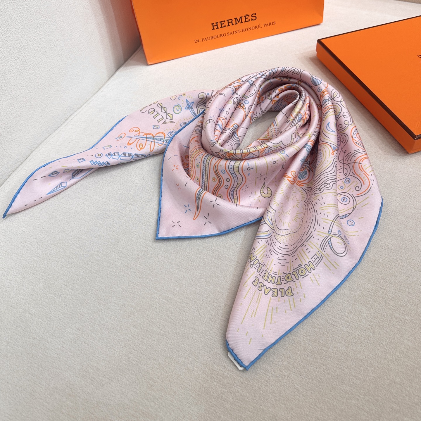 🆕 “正在接通中”90方巾 【18mm顶级真丝双面同色印花】手工卷边斜纹真丝方巾(100%桑蚕丝)。 这款爱马仕的经 🆕 “正在接通中”90方巾 【18mm顶级真丝双面同色印花】手工卷边斜纹真丝方巾(100%桑蚕丝)。 这款爱马仕的经