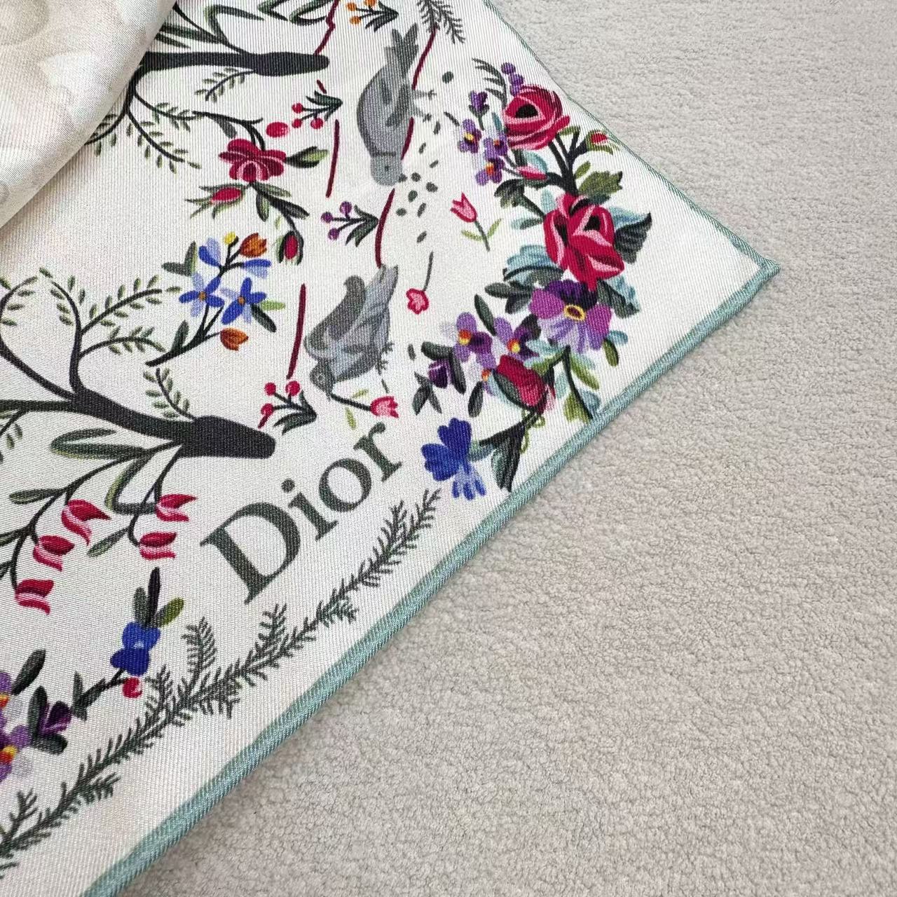 🆕   Dioramour 印花方巾 90 厘米粉色桑蚕丝斜纹面料多色 Revolution Flowers 图案 Re