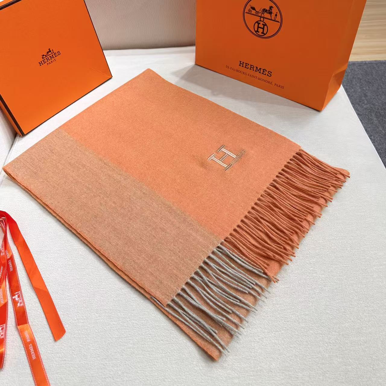 🆕 上新!2026年Hermes · 爱马仕,大H难得一见的温柔配色,低调又不失优雅❗️】重点推荐❗️双边配色,一条围 🆕 上新!2026年Hermes · 爱马仕,大H难得一见的温柔配色,低调又不失优雅❗️】重点推荐❗️双边配色,一条围