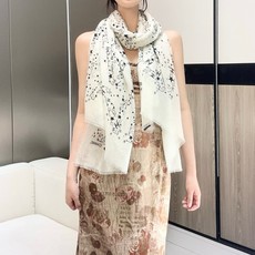 🆕 2025年香奈儿秋冬提前上新,美女都爱此款 超级有腔调!!!】谁懂这种秋冬调性的美啊?!!!这款小香披肩也是我疯 🆕 2025年香奈儿秋冬提前上新,美女都爱此款 超级有腔调!!!】谁懂这种秋冬调性的美啊?!!!这款小香披肩也是我疯