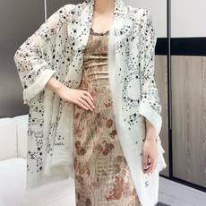 🆕 2025年香奈儿秋冬提前上新,美女都爱此款 超级有腔调!!!】谁懂这种秋冬调性的美啊?!!!这款小香披肩也是我疯 🆕 2025年香奈儿秋冬提前上新,美女都爱此款 超级有腔调!!!】谁懂这种秋冬调性的美啊?!!!这款小香披肩也是我疯